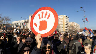 Насред студентските протести Вучич поиска продължаване на блокиралите европреговори
