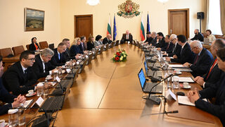 Правителството назначи заместници на напусналите <span class="highlight">областни</span> <span class="highlight">управители</span> на Делян Пеевски