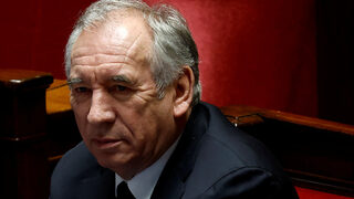 Френският премиер оцеля вот на недоверие, тази вечер ще има още един