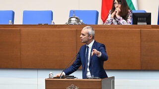 "Възраждане" предлага парламентарна <span class="highlight">комисия</span> да разследва дейността на чужди фондации