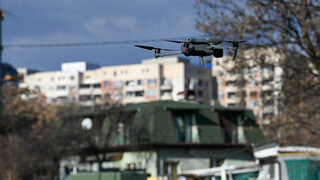 Вицепремиерът Караджов и отговорните институции ще обсъдят мерки срещу дроновете около летищата