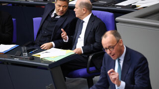 Шолц и Мерц се съюзяват срещу крайнодесните