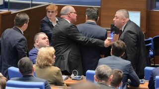 Фотогалерия: Заплахи и сблъсъци в парламента - Петков срещу Байрам и Цонев срещу Чорбов