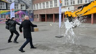Снимка на деня: Започва ремонтът на сградата на Класическата гимназия на Женския пазар