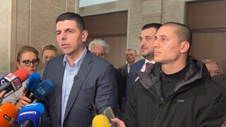 Полицай твърди, че бивш сътрудник на Мартин Божанов-Нотариуса управлява полицията в Бургас