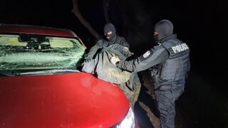 Четири полицейски коли пострадаха при задържане на крадец на автомобили