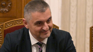 "Да не прави лични <span class="highlight">драми</span>, когато бъде сменен": Кирил Добрев начерта профила на бъдещия председател