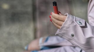 Проблемът е, че за младите хора употребата на наркотици е все по-приемлива