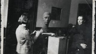 Васка Емануилова, Париж и една изложба, която разказва за нейната силна връзка с него