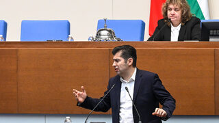 Различни партии предлагат хора на Пеевски в регулаторите, твърди Кирил Петков