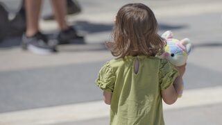 "Как да бъда родител за 60 часа месечно?": Бащи настояват за реформи в споделеното родителство