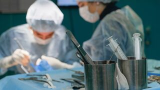 Държавата освобождава от такси студентите, които учат за медицински сестри