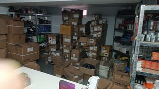 Нелегална фабрика за <span class="highlight">вейпове</span> е била разбита в София вчера