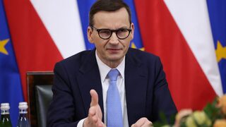 Бивш полски премиер е разследван за избори в пандемията