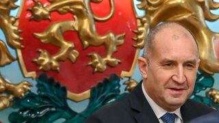 Президентът: Позицията на премиера в подкрепа на Украйна е губеща