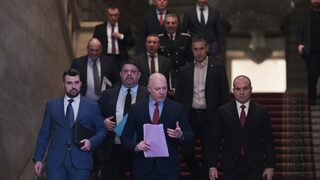 Премиерът обяви курс към ускорено развитие на военната индустрия, но не зае страна между САЩ и ЕС