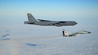 Български МиГ-29 ескортираха американски стратегически бомбардировач