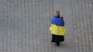 Белият дом преразглежда спирането на военните доставки за Украйна