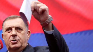 Сараево разследва Додик и търси помощ от ЕС и САЩ, докато той изолира Република Сръбска