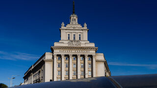 Парламентът се събира извънредно за изслушване на избирателната комисия и "Информационно обслужване"