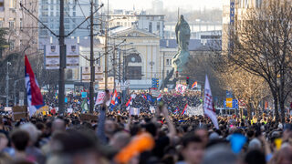 Протестиращи в Белград започнаха блокада на обществената медия