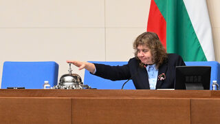 Парламентът написа декларация, с която се готви да обвини Конституционния съд, че не си върши работата