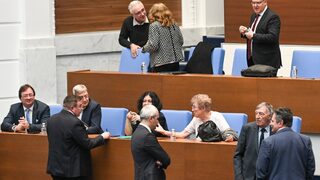 Ножици и ролки вместо бюлетини: експертите по изборното дело открили серия от нарушения