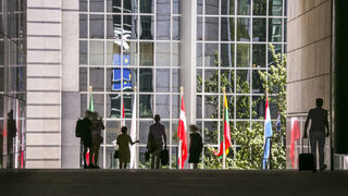 Европарламентът е разследван за политически услуги в полза на "Хуауей"