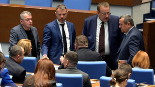 Нови депутати се заклеха, министрите отговаряха на въпроси: Какво се случи в парламента на 14 март