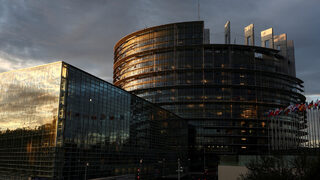 Европарламентът спря достъпа на лобисти на "<span class="highlight">Хуауей</span>"