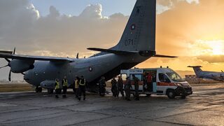 Осем пострадали при пожара в Кочани кацнаха в София, петима пътуват с <span class="highlight">линейки</span>
