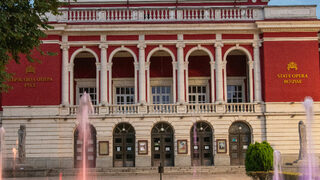 "Запленени от сцената": Огнян Стамболиев разказа историята на операта в Русе