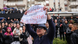 Оставка, гняв и многохилядни протести след пожара в Кочани, задържан е бивш министър