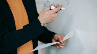 Заплатите на университетските преподаватели ще започват от 2694 лв. след увеличението им
