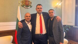 Прегрупиране в ДПС: Кадър на Доган премина към Пеевски