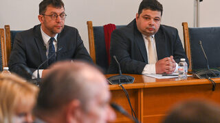 Парламентът избира днес конституционен съдия