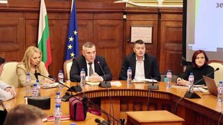 Властта обещава да приеме разумни предложения към проекта на закон за надценките