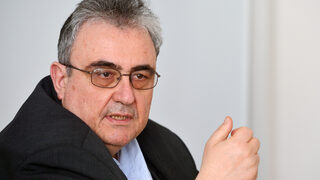 <span class="highlight">Огнян</span> <span class="highlight">Минчев</span>: Мнозинството зад правителството може да се запази поне до лятото-есента
