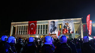 Кой ще мигне първи: в Истанбул започва кампания на "президента" Имамоглу