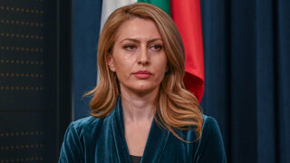 <span class="highlight">Рая</span> <span class="highlight">Назарян</span> е сигурна в подкрепата на ДПС на Доган за вота на недоверие