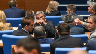 Парламентът отхвърли вота на недоверие към правителството, иницииран от "Възраждане" (видео)