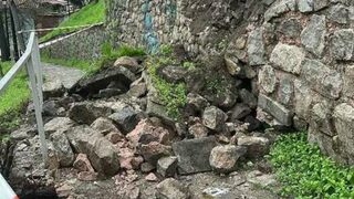 Част от крепостната стена от източната страна на Небет <span class="highlight">тепе</span> в Пловдив се е срутила