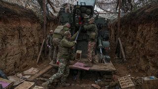 Русия усилено струпва <span class="highlight">военна</span> <span class="highlight">техника</span> до нова жп линия при Ростов на Дон