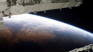 За пръв път компания за космически туризъм ще излезе на борсата