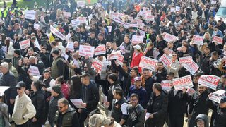 С кебапчета и срещу "грантоядите политици": Протестът на ресторантьорите затвори София в час пик