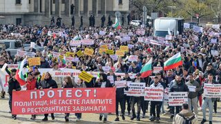Фотогалерия: Ресторантьори блокираха центъра на София за около час