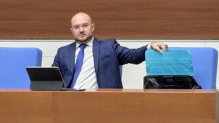 Парламентът прие идеите на кабинета <span class="highlight">и</span> отхвърли тези на Кирил Петков за подаващите сигнали за нарушения