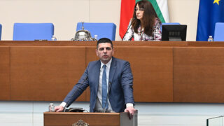 Мирчев е попитал администрацията на парламента колко пъти Мирински е влизал в сградата