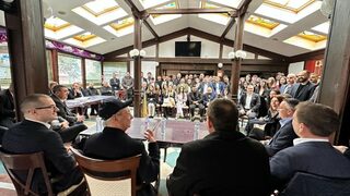 Полиция нахлу в "сараите" в "Бояна", за да изведе Доган от имота