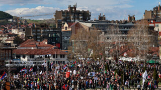 В центъра на Белград се събират участници в митинг в подкрепа на Вучич